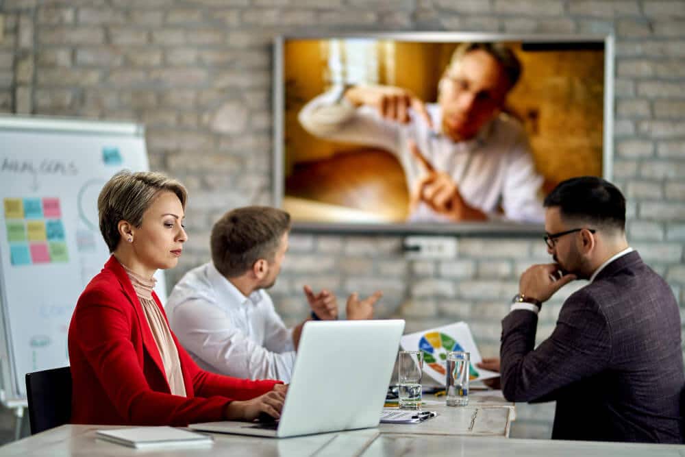 Hook Your Audience Online: Storytelling Techniques for Slides